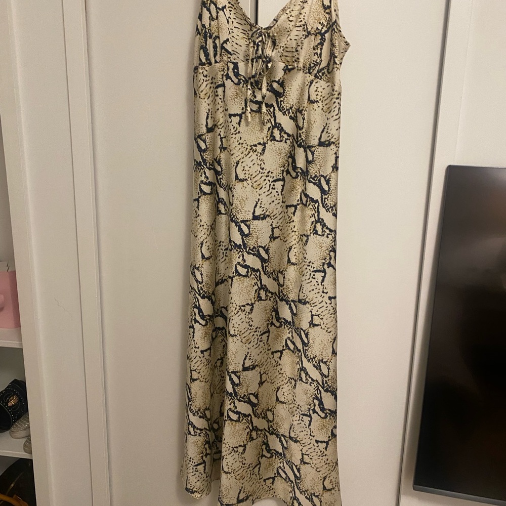 Chic Animal Print Maxi Dress in Cream and Black